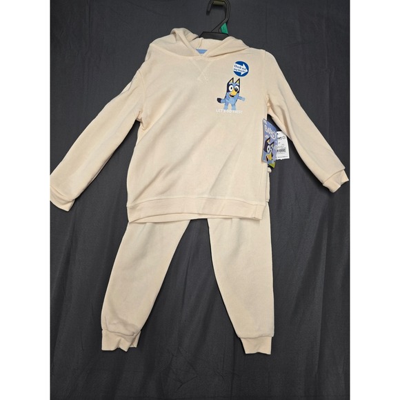 Bluey Other - Bluey Kids 2-Piece Fleece Hoodie and Jogger Set Cream Tan Size 5T NWT